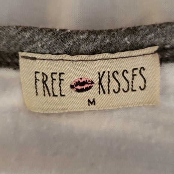Free Kisses Long Sleeve Tee Size Medium - Picture 5 of 5